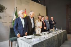 La presidenta de la Junta, Susana Díaz, preside en San Telmo la firma de una declaración institucional que recoge la postura de Andalucía ante la reforma de la Política Agrícola Común (PAC). El acto, contó con la participación de representantes de las organizaciones agrarias UPA, Asaja y COAG, así como de las Cooperativas Agroalimentarias de Andalucía
/03/09/2018- Foto: OPJA(GC). Fotografía oficial de la Junta de Andalucía, se pone a disposición solamente para su publicación por las organizaciones de noticias y/o para la impresión de uso personal por parte del sujeto (s) de la fotografía. La fotografía no puede ser manipulada de ninguna manera y no se puede utilizar en materiales comerciales o políticos, los anuncios, productos, promociones que de alguna manera sugieran aprobaciçón o respaldo de la Junta de Andalucía.