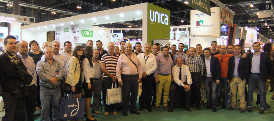 Buen ambiente de negocios en los stands de Cooperativas Agro-alimentarias de Granada, durante Fruit Attration