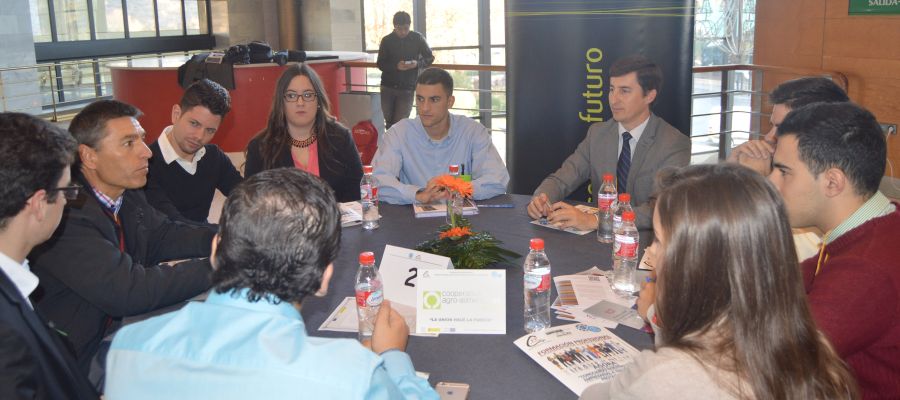 Cooperativas Agro-alimentarias de Granada descubre las claves del modelo cooperativo a más de 600 alumnos del I.E.S. Cartuja