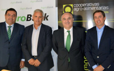 Cooperativas Agro-alimentarias de Granada renueva su  convenio de colaboración con CaixaBank