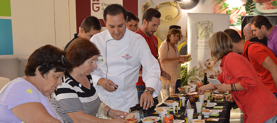 Cooperativas Agro-alimentarias de Granada inaugura su presencia en la Feria de Muestras de Armilla con un desayuno saludable