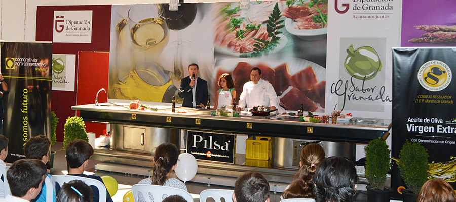 Las cooperativas granadinas protagonizan el show cooking del chef Paco Bracero en Fermasa