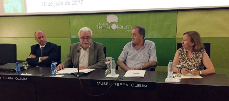 Cooperativas Agro-alimentarias de Jaén clarifica las exigencias legales que deben cumplir las almazaras en una jornada técnica