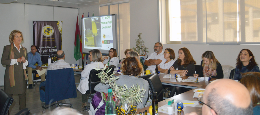 Taller conjunto sobre el AOVE de Cooperativas de Granada, la D.O. Montes de Granada y la Unidad de Gestión Clínica