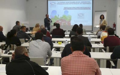 Cooperativas Agro-alimentarias de Huelva impulsa la formación sobre la producción integrada de berries para continuar avanzando en la sostenibilidad de los cultivos