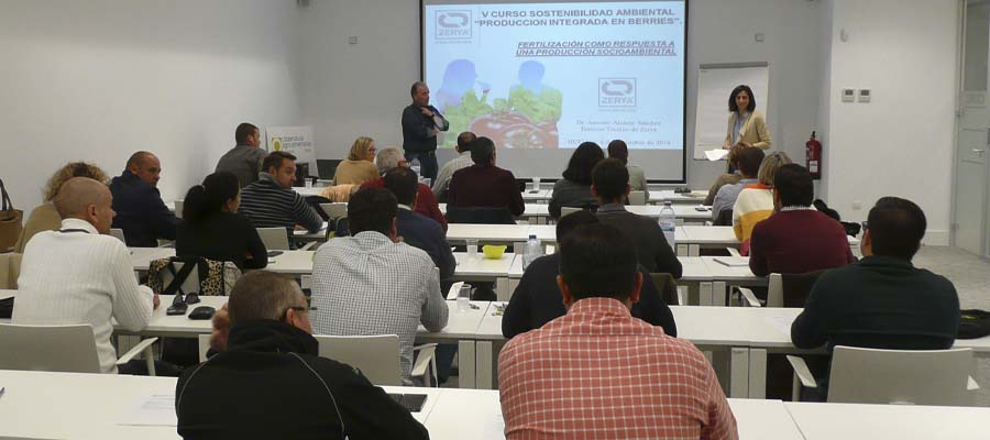 Cooperativas Agro-alimentarias de Huelva impulsa la formación sobre la producción integrada de berries para continuar avanzando en la sostenibilidad de los cultivos