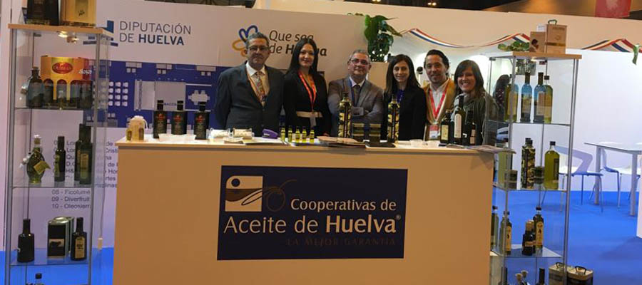 Cooperativas Agro-alimentarias impulsa la promoción del AOVE onubense en el Salón Gourmets de Madrid
