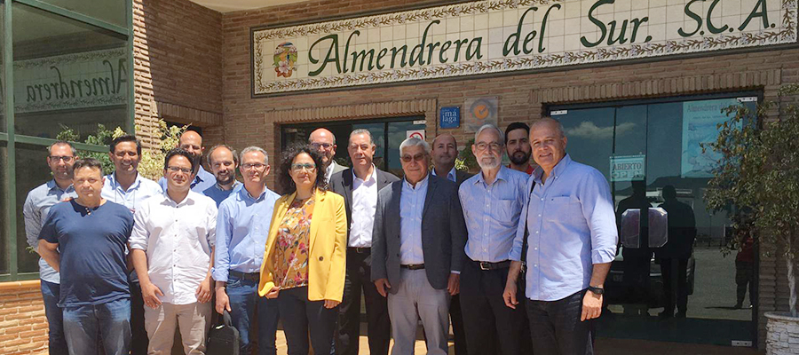 Un grupo operativo declara la guerra a la almendra amarga para erradicarla del mercado