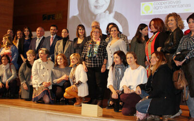 400 personas asisten a la puesta de largo de AMCAE en Jaén con Irene Villa como protagonista