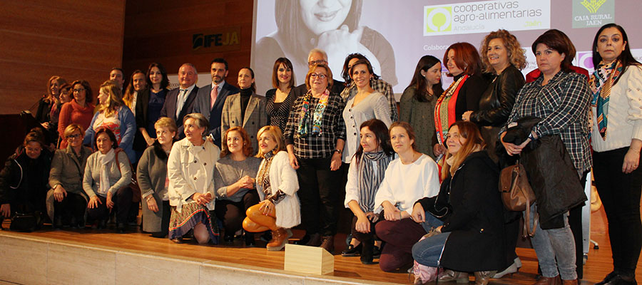 400 personas asisten a la puesta de largo de AMCAE en Jaén con Irene Villa como protagonista