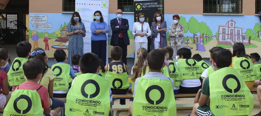 Cooperativas Agro-alimentarias y la Consejería de Empleo presentan ‘Conociendo el sector agrario andaluz y sus cooperativas’ en el CEIP Consolación de Dos Hermanas