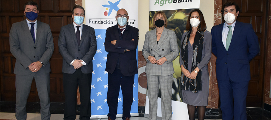 Cooperativas Agro-alimentarias de Andalucía, la Fundación “la Caixa” y CaixaBank reafirman su compromiso por impulsar la pluralidad del modelo cooperativo andaluz