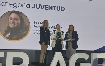 Eva Fernández, presidenta de la cooperativa asociada a Cooperativas Agro-alimentarias de Granada, Santiago Apóstol Los Pastoreros, Premio Mujer Agro en la categoría de juventud