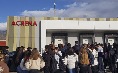 Cooperativas Agro-alimentarias de Almería junto a Acrena abre sus puertas al alumnado del IES Carmen de Burgos para mostrarle la gran oferta laboral del sector agro