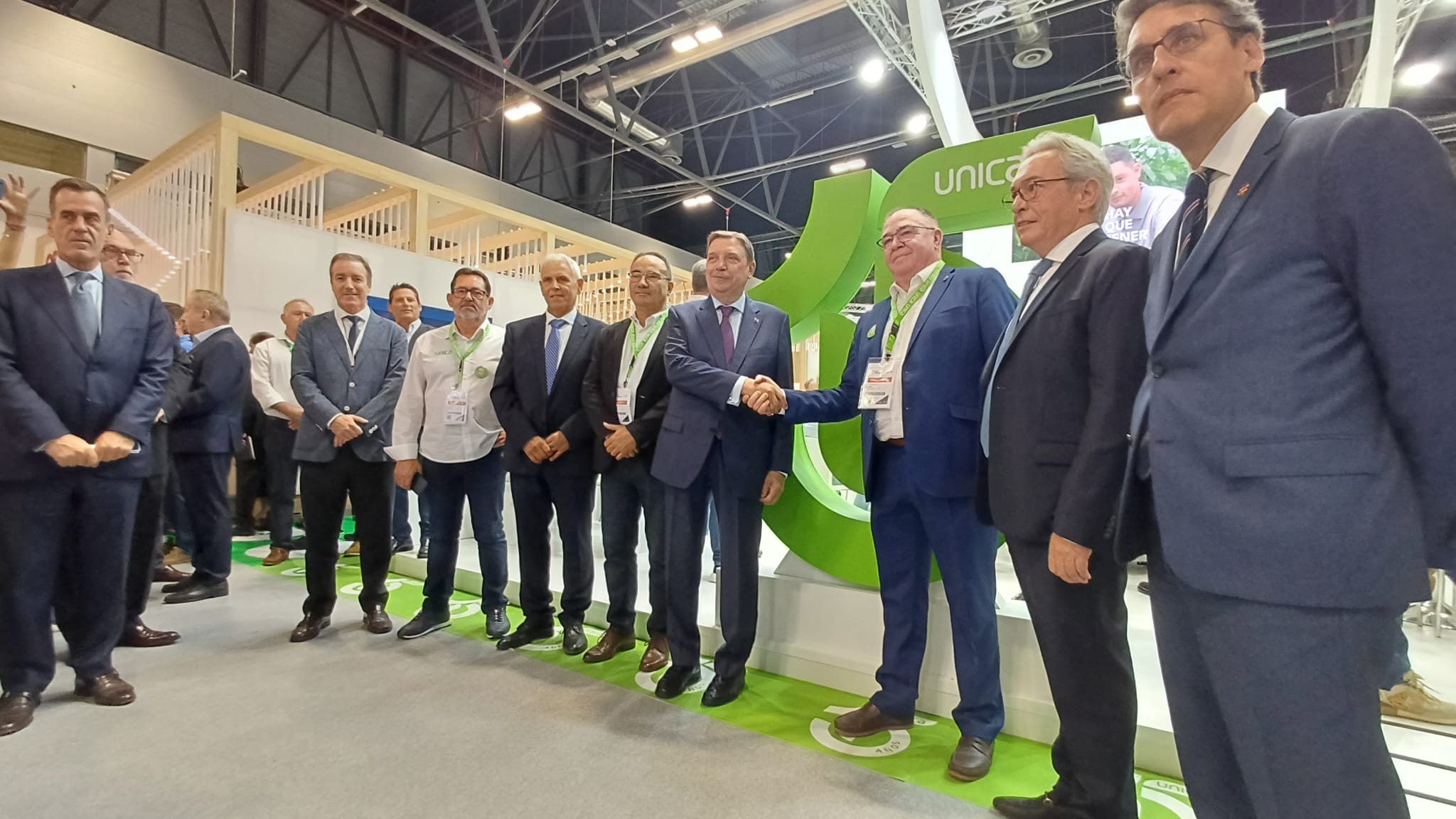 El ministro de Agricultura, Luis Planas, visita el stand de Unica